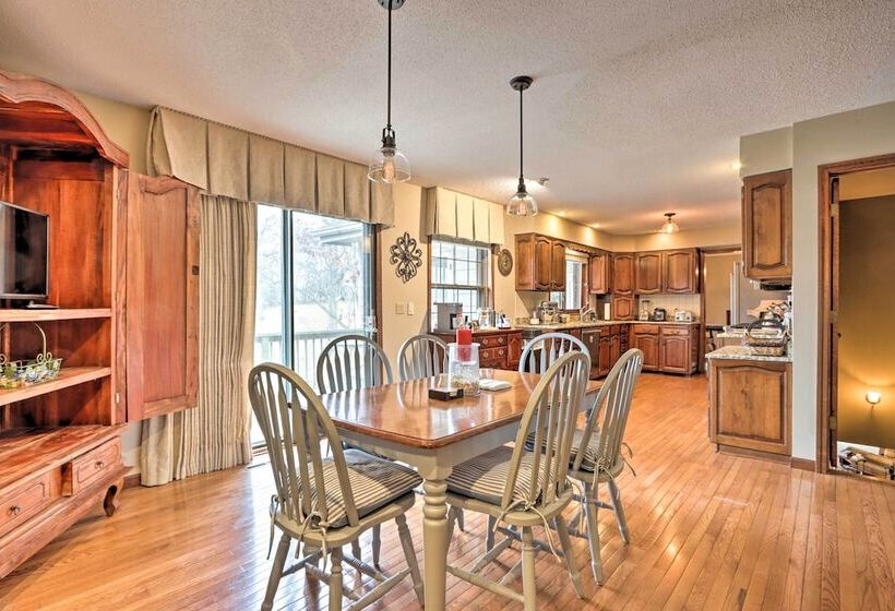 Spacious Home W/ Pond ~ 13 Mi To Columbia!