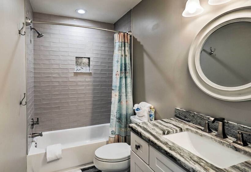 Spacious Murrells Inlet Hub W/ Pool, Walk To Shore