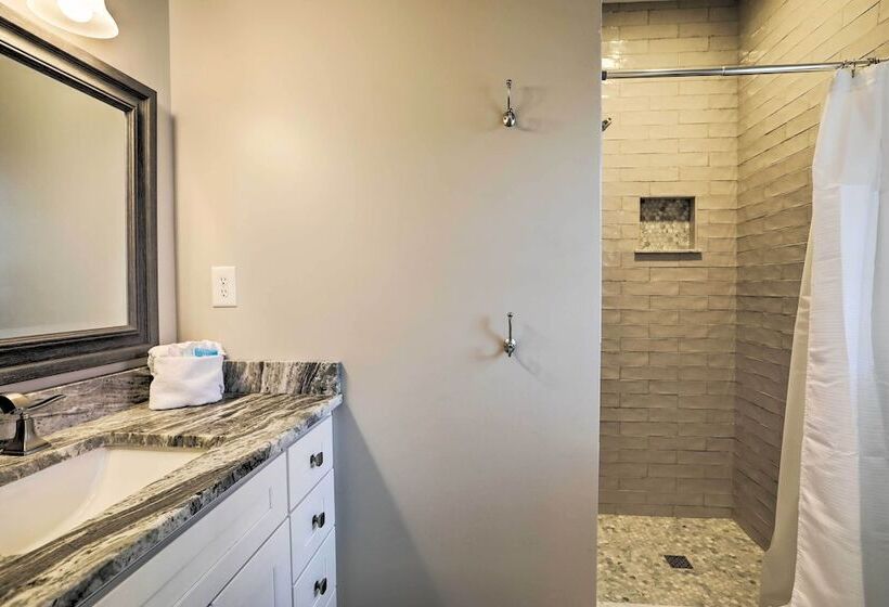 Spacious Murrells Inlet Hub W/ Pool, Walk To Shore