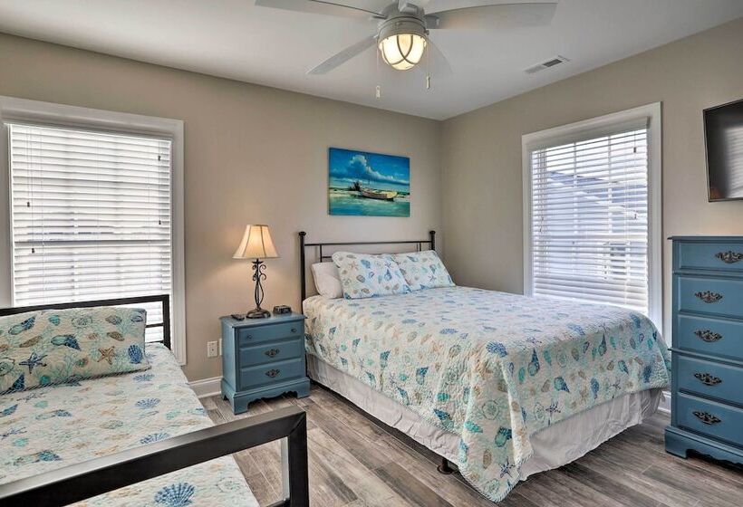 Spacious Murrells Inlet Hub W/ Pool, Walk To Shore