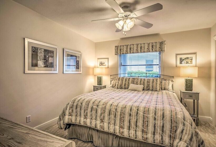 Spacious Naples Home < 1 Mi To Vanderbilt Beach!