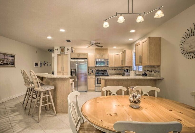 Spacious Naples Home < 1 Mi To Vanderbilt Beach!
