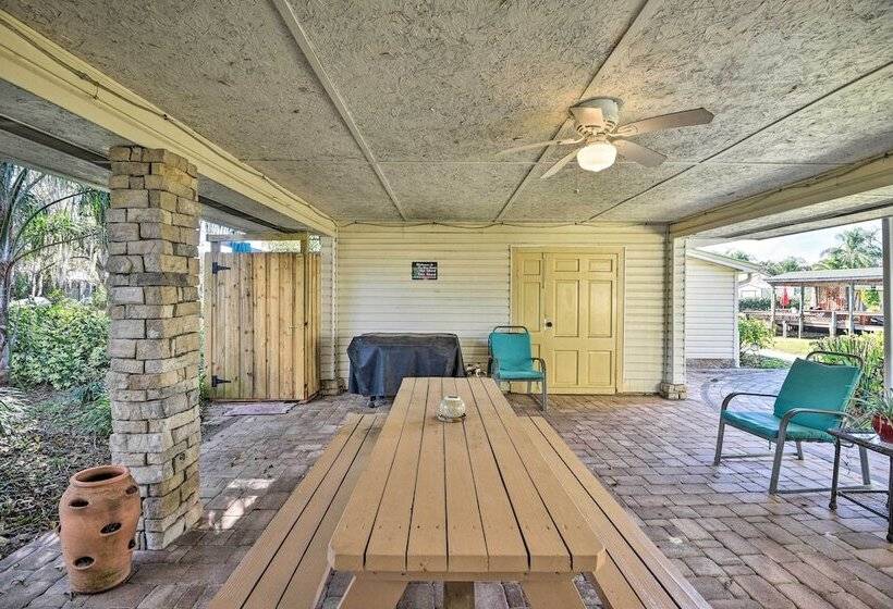 St Johns River Canal Home W/ Grill!