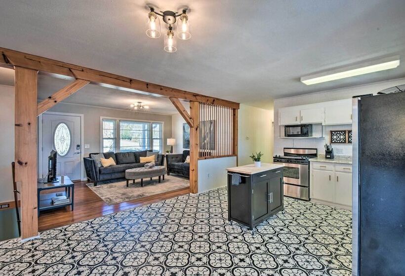 Stunning Seneca Home W/ Lake Keowee Access!