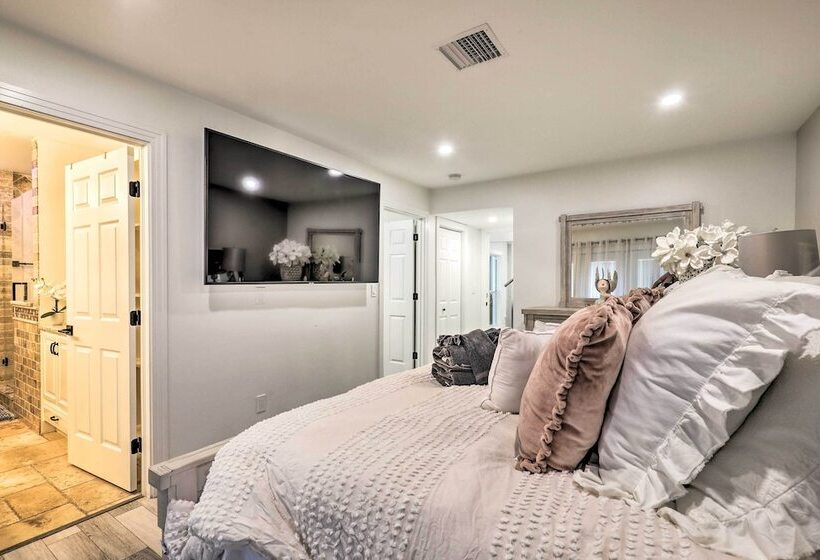 Stunning Tampa Oasis ~ 15 Mi From Downtown!