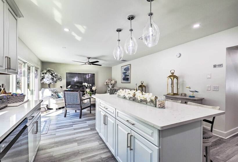 Stunning Tampa Oasis ~ 15 Mi From Downtown!