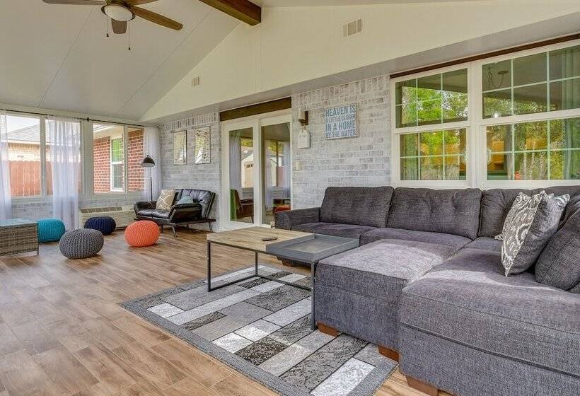 Sunny Pensacola Home W/ Fire Pit & Gas Grill!