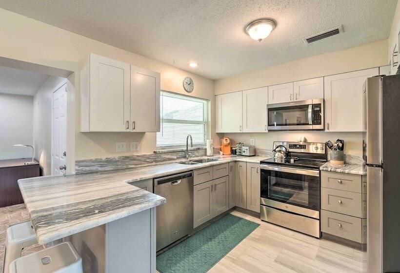 Sunny Port Charlotte Family Retreat: 3 Mi To Beach