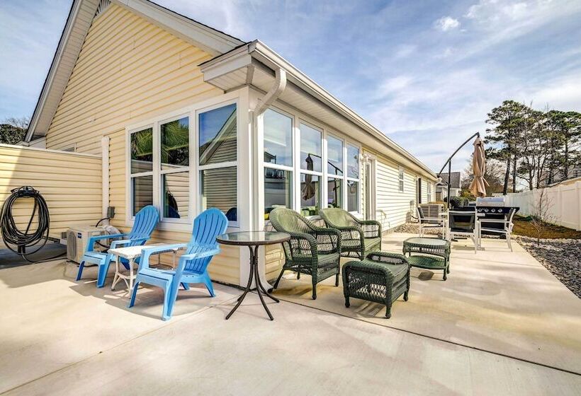 Walk To Ocean: Sunny Surfside Beach Home!
