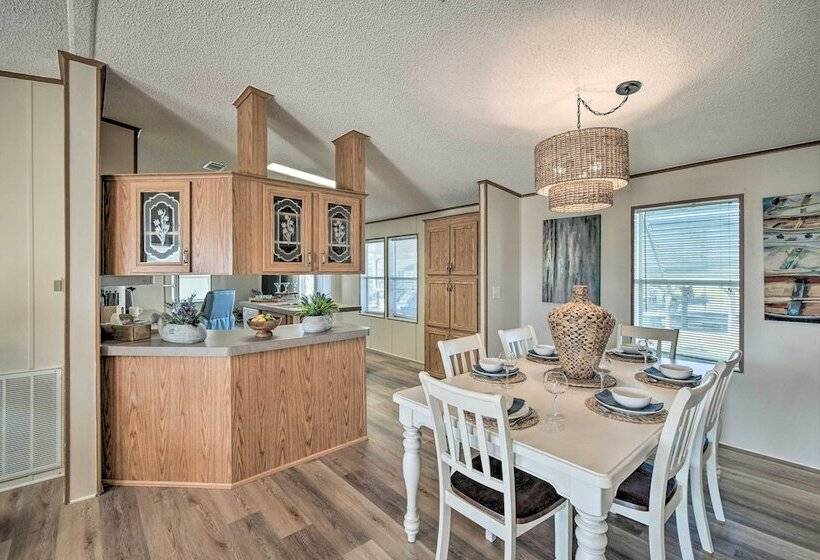 Sunny Waterfront Welaka Home W/ Private Dock!