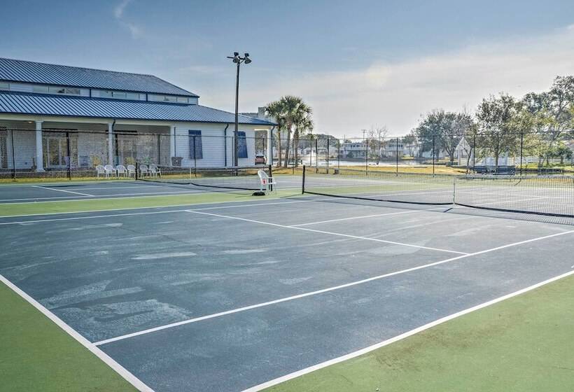 Walk To Ocean: Surfside Beach Home W/ Pool Access