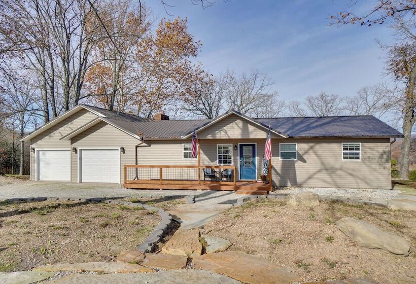 Table Rock Lake Home   Fire Pit & Lake Views!