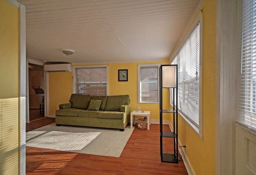 Treasure Island Cottage, Near Boardwalk & Beach!