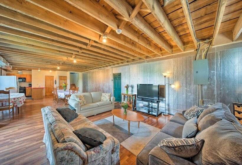 Updated Berger Cottage W/ Pool, On A Private Farm!