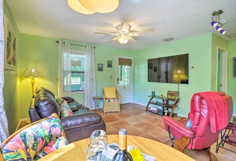 Vibrant Rockledge Home ~ 2 Mi To Cocoa Village!