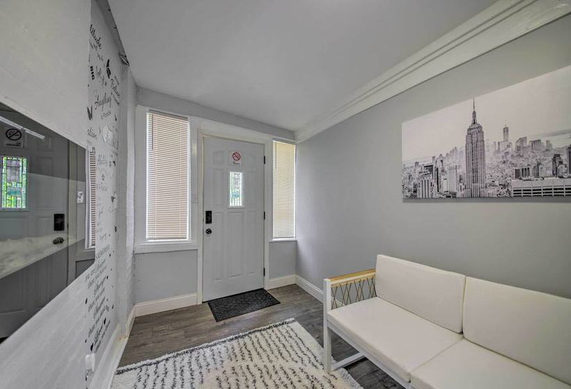 9 Mi To Dtwn: Vibrant St Louis Home!