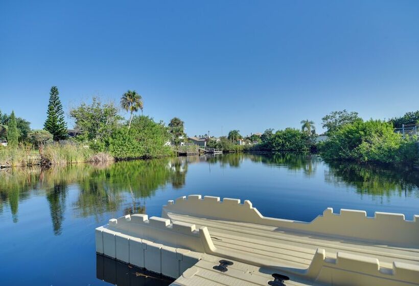 Waterfront Port Richey Home W/ Hot Tub & Dock!