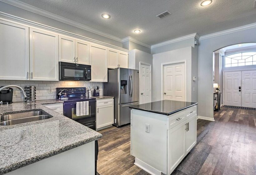 Apopka Single Story Home W/ Private Lanai + Pool!