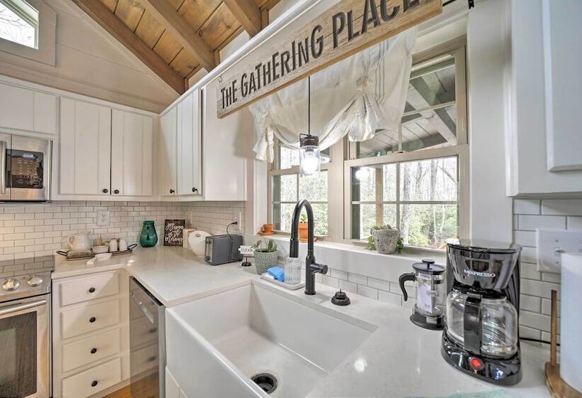Deck + Fire Pits: Lake Toxaway Getaway!