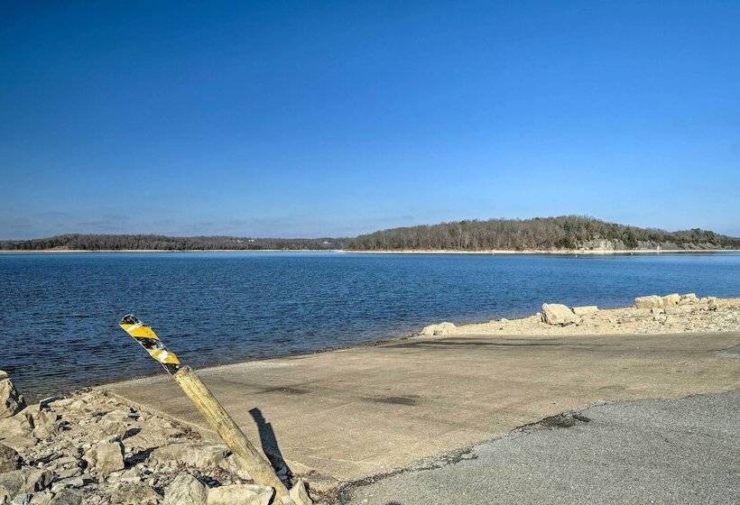 Beaver Lake Home ~ 8 Mi To Downtown Rogers!