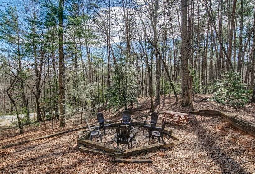 Blueridge Retreat Private 4 Bdr Cabin Sleeps 10!