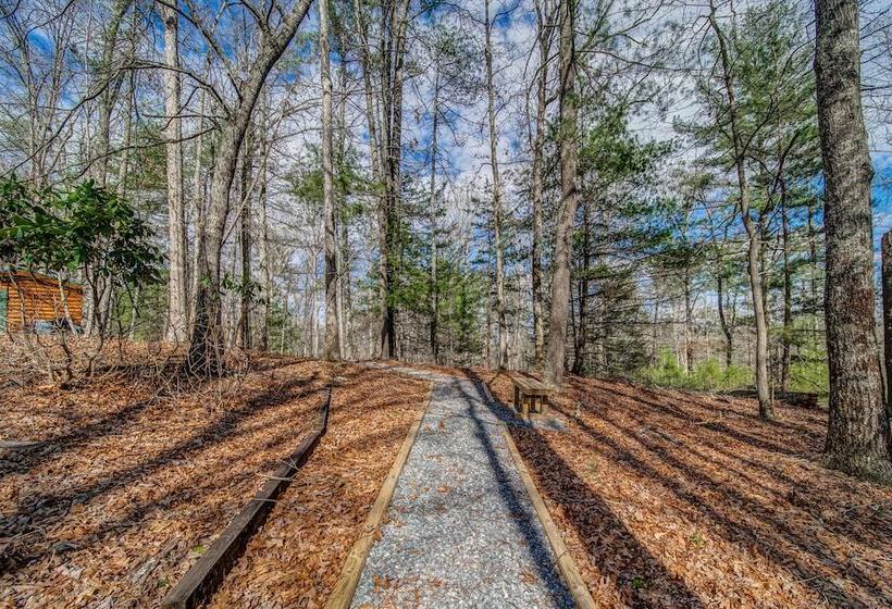 Blueridge Retreat Private 4 Bdr Cabin Sleeps 10!