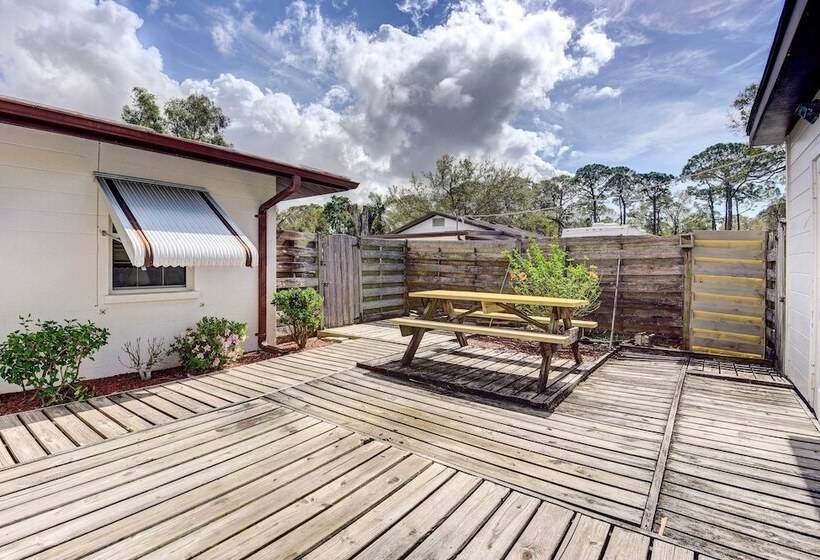 Bradenton Cottage W/ Screened Pool: 12 Mi To Beach