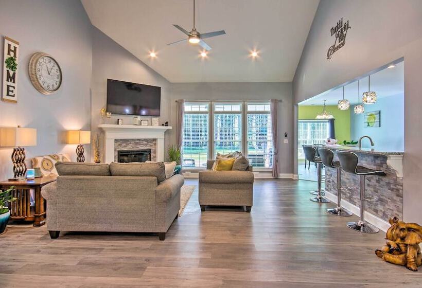 Bright Hopkins Home W/ Game Room & Fire Pit!