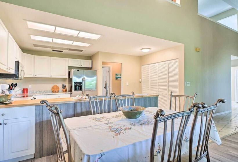 Sunny North Fort Meyers Escape W/ Canal Views!