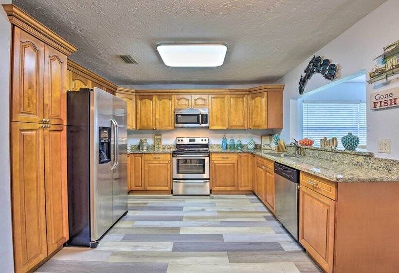 Bright Ruskin Home < 2 Mi To Beach & Marina!