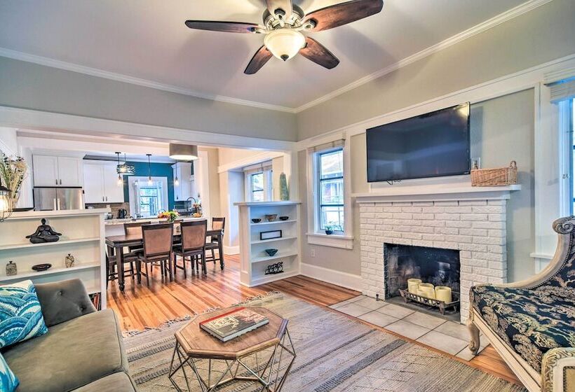 Bright St Petersburg Home W/ Pergola & Garden