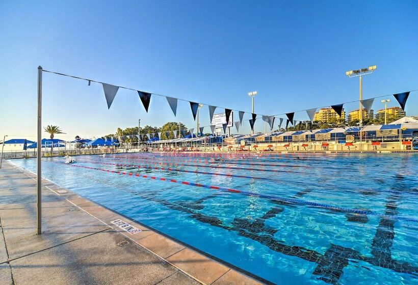 Bright St Petersburg Home W/ Pergola & Garden