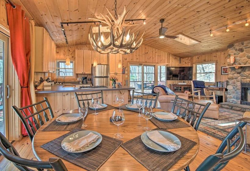 Cabin W/ Decks & Fire Pit Near Lost River!