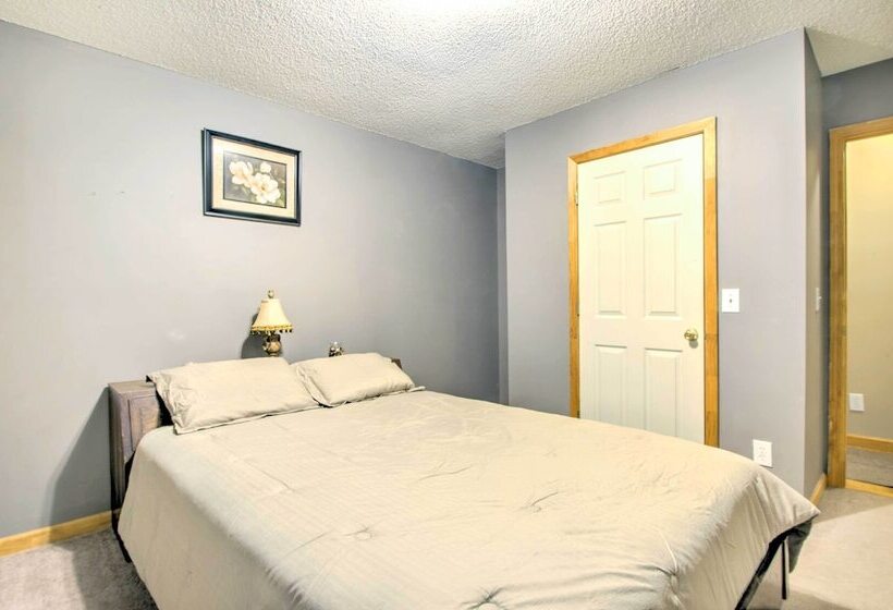 Cedar Mountain House On 12 Acres   Near Trails!