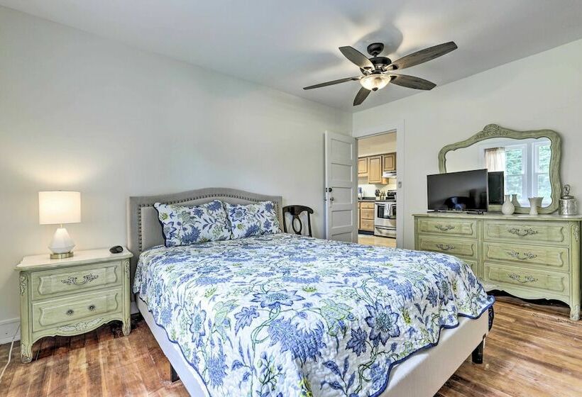 Charming Madison Retreat ~ 3 Mi To Beaches!