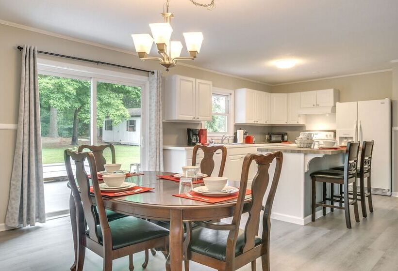 Charming Sanford Hideaway Home W/ Large Yard