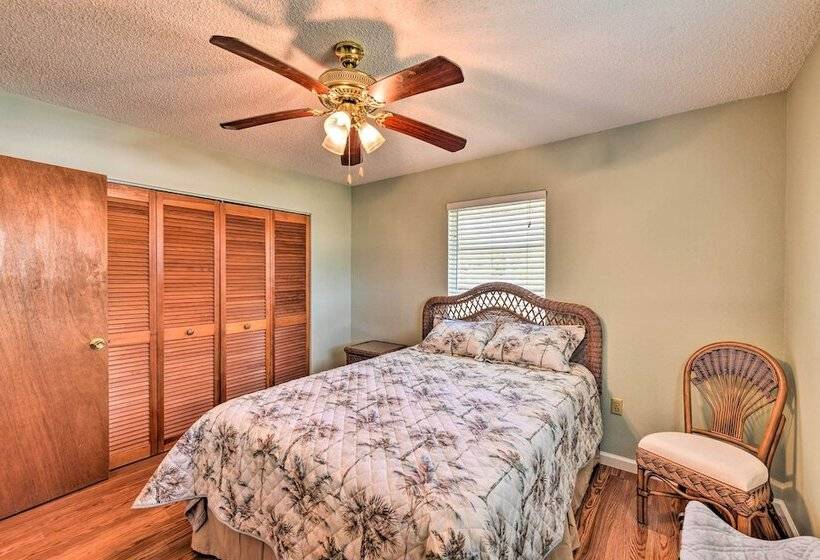 Coastal Oasis W/ Shared Pool, 2 Mi To Beach!