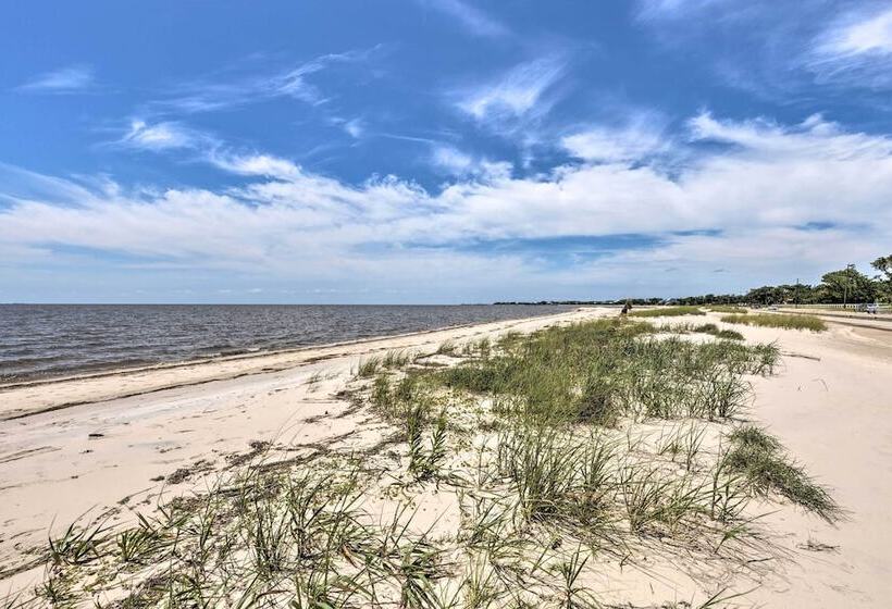 Coastal Waveland House 1/2 Block To Pub Beach