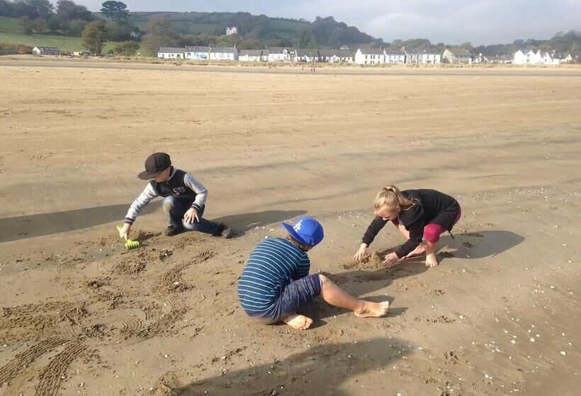 Cosy Stone Cottage On Llanllwni Mountain