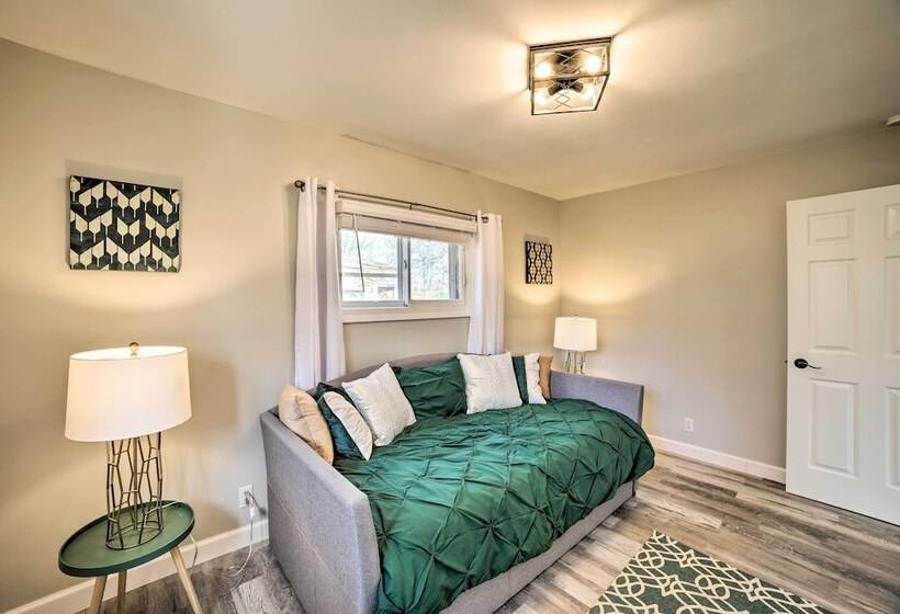 Cozy Hobart Retreat < 9 Mi To Lake Michigan!