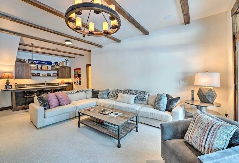 Custom Ski In/out Chalet With Hot Tub & Wet Bars!