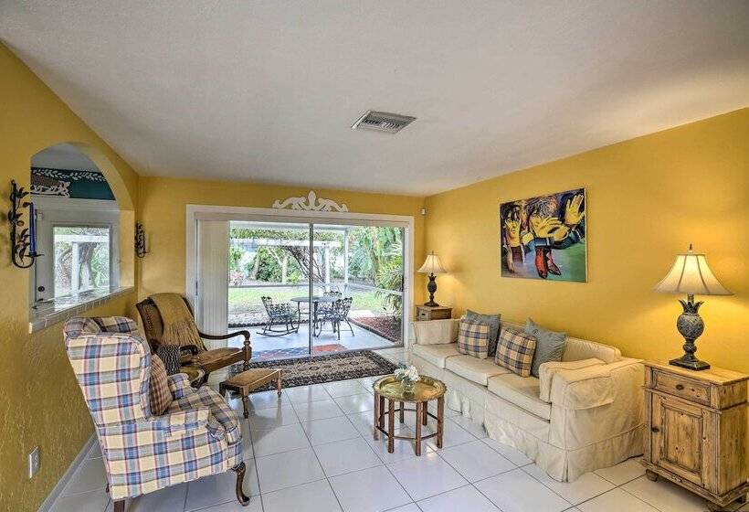 Cape Coral Home W/ Yard < 1 Mi To Dtwn!