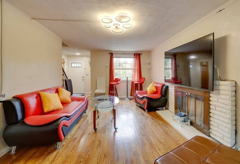 Cute Home W/ Patio ~ 7 Mi To Dtwn Pittsburgh
