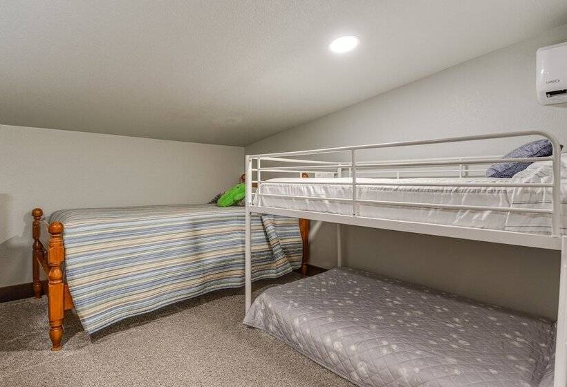 Eagle Crest Lodge    Large Group Getaway!