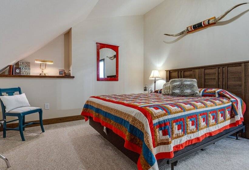 Eagle Crest Lodge    Large Group Getaway!