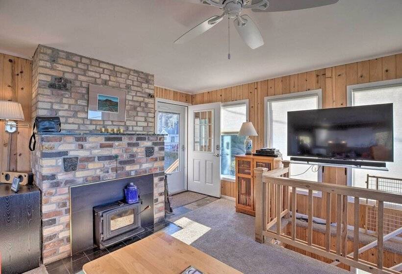 Exquisite Oceanside House W/ Pacific Views & Deck!