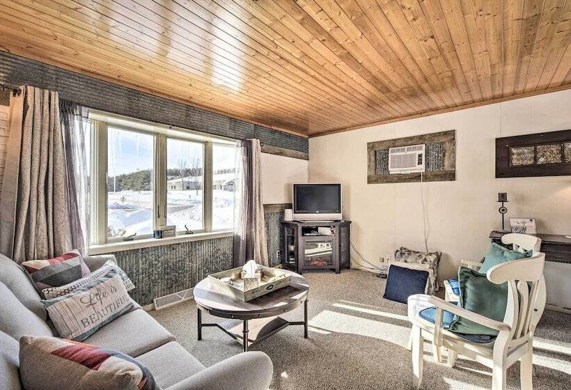 Family Home Walk To Town & Balsam Lake!