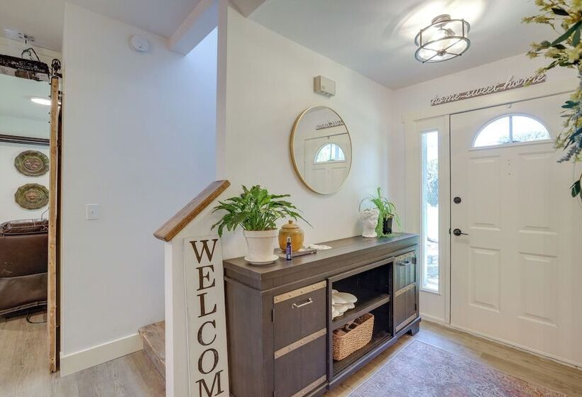 Farmhouse W/ Private Hot Tub < 1 Mile To Birch Bay