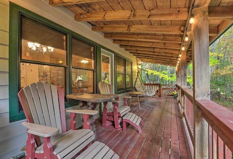 Fletcher Cabin: Wraparound Deck & Pond Access