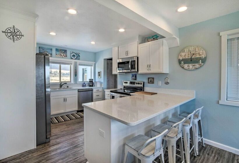 Gold Beach Home W/ Hot Tub, 1/4 Mi To Beach!